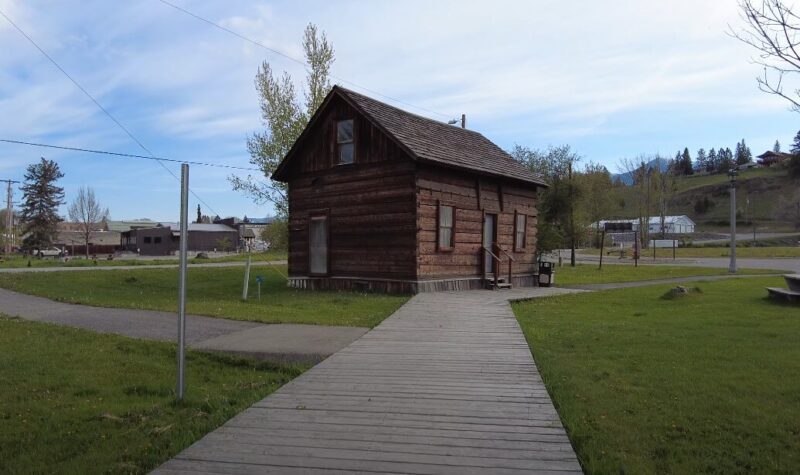 Wooden cabin in Eureka MT